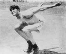 El americano Ray Ewery. en un intento en salto de altura